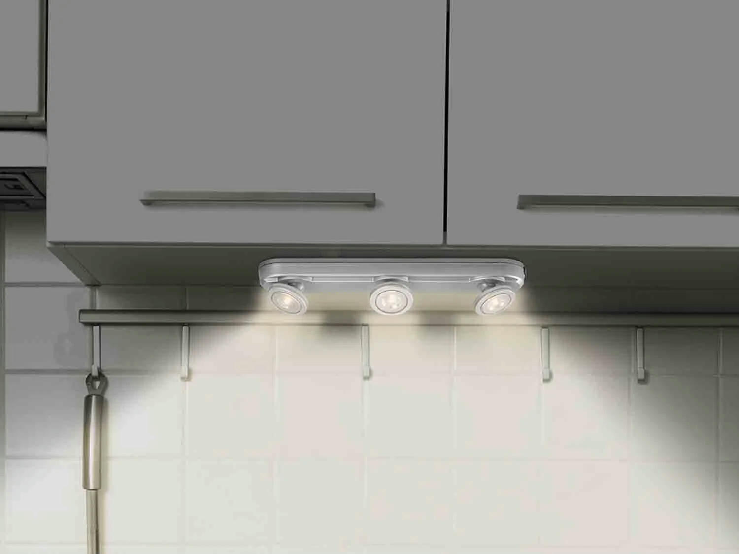 Regleta LED bajo mueble