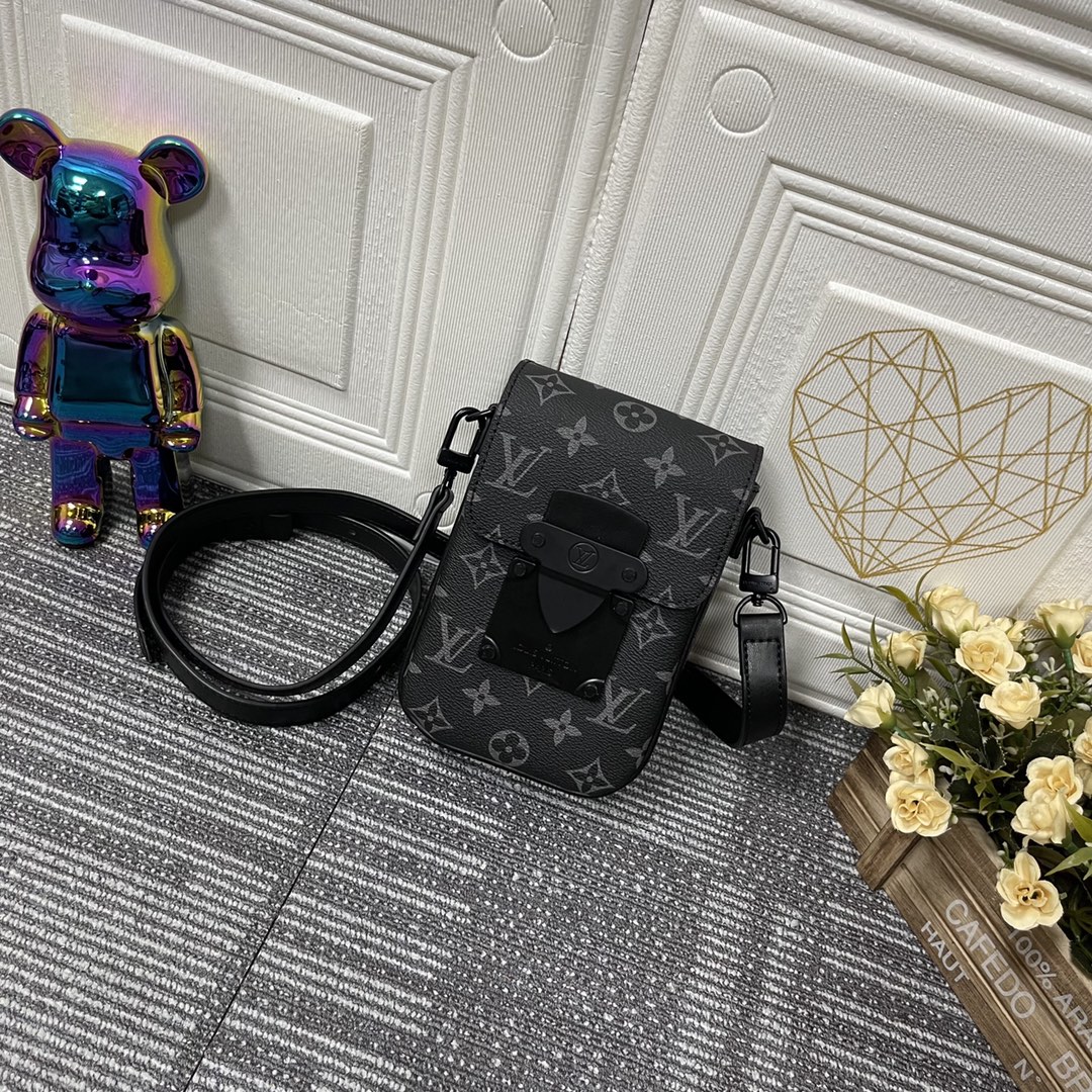 【LOUIS VUITTON】S-LOCK VERTICAL WEARABLE WALLET S-Lock Vertical Wearable Wallet Monogram Eclipse - Men