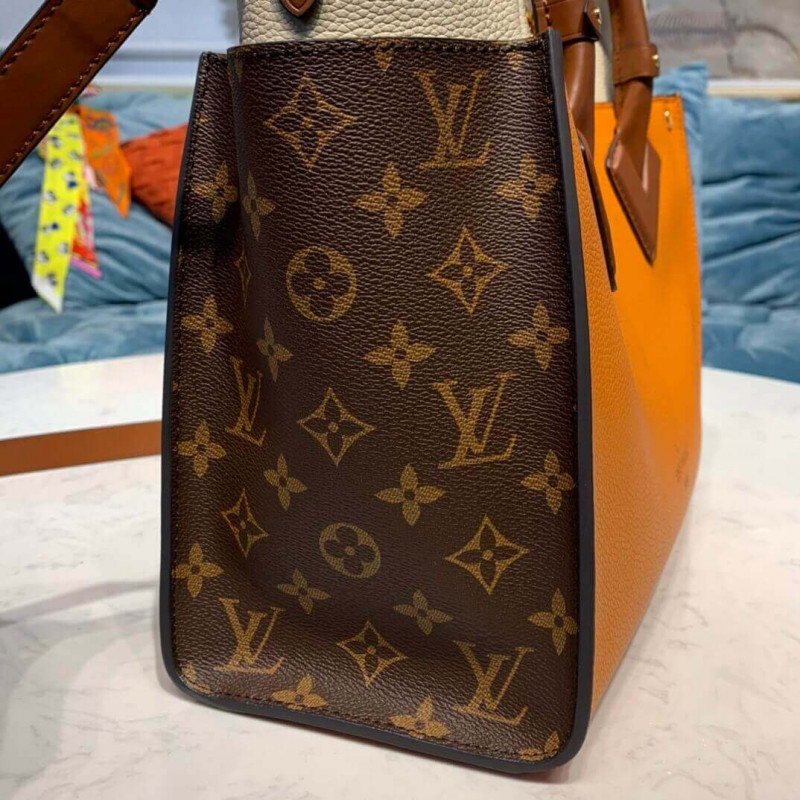 Louis Vuitton On My Side M56077