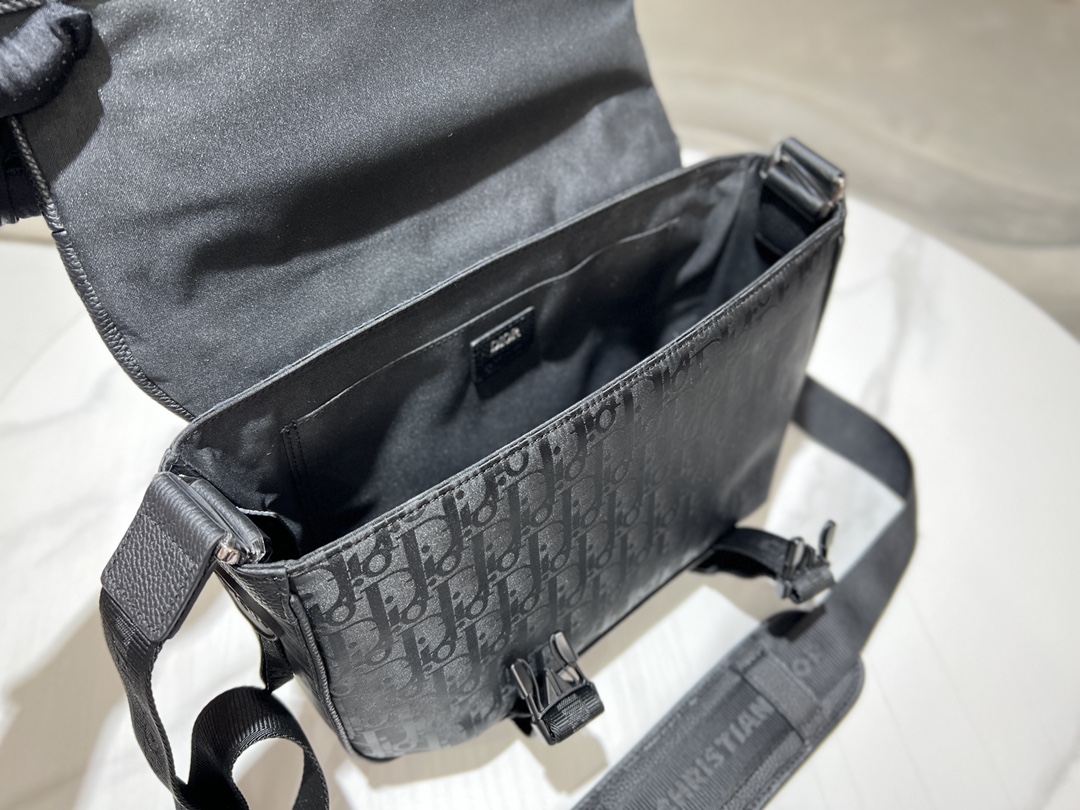 Designer Dior Explorer Messenger Bag 1ESME061YIH_H03E