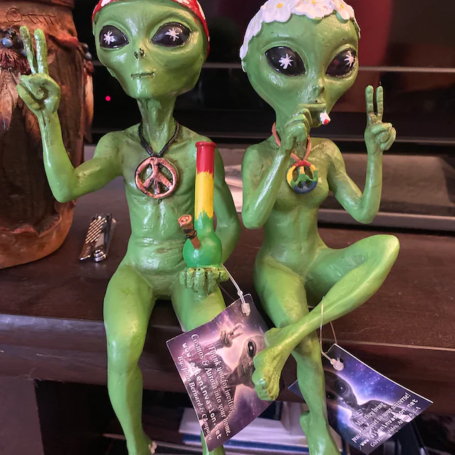 Hippie and Stoner Alien Invasion Couple Statues