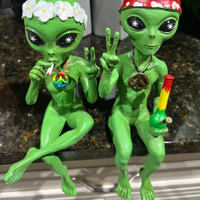 Hippie and Stoner Alien Invasion Couple Statues