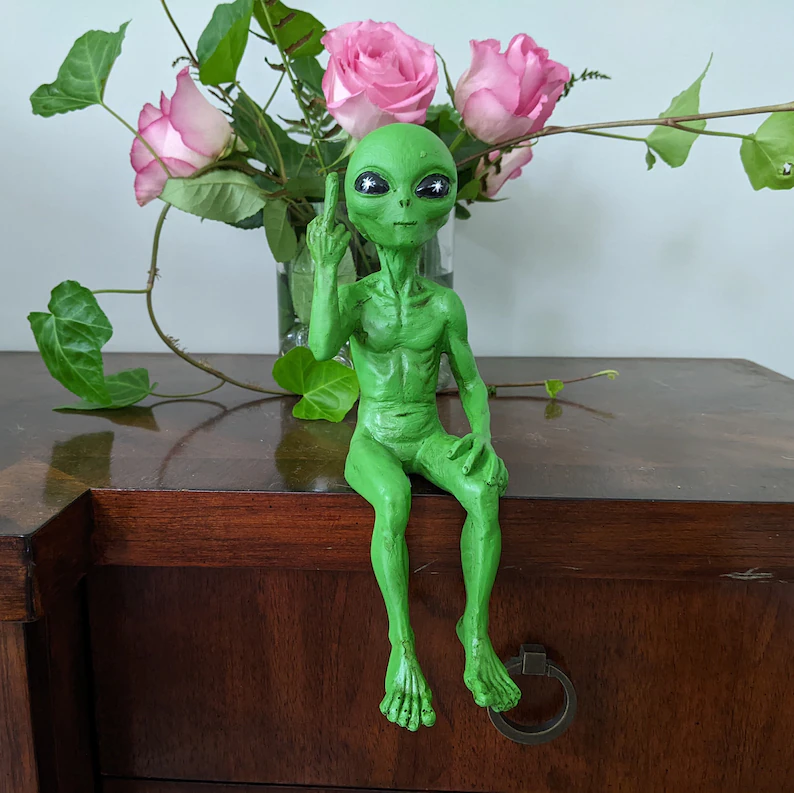 Hippie and Stoner Alien Invasion Couple Statues