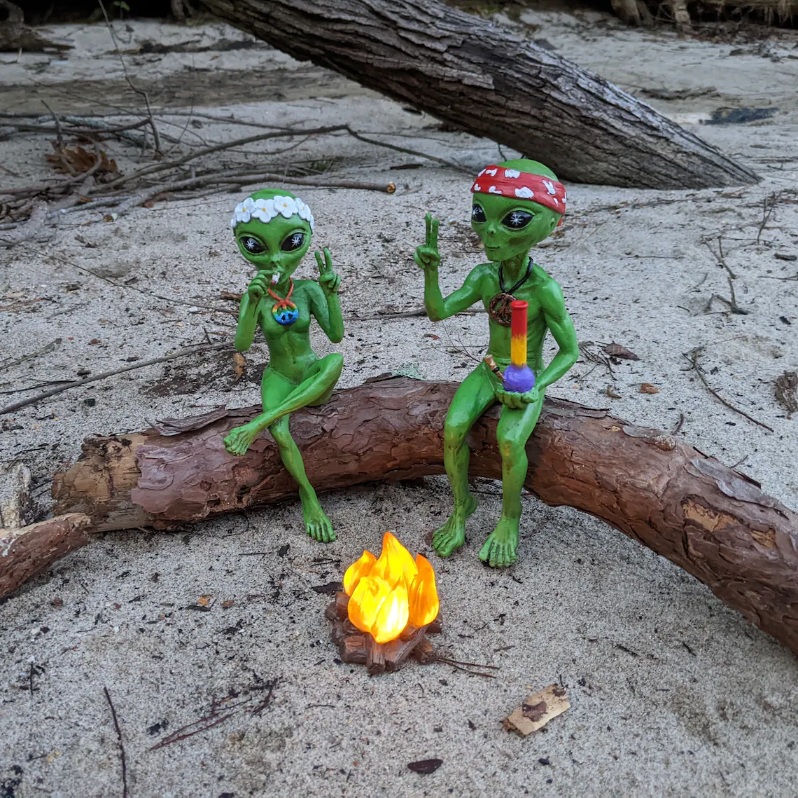 Hippie and Stoner Alien Invasion Couple Statues