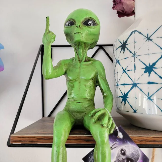 Hippie and Stoner Alien Invasion Couple Statues