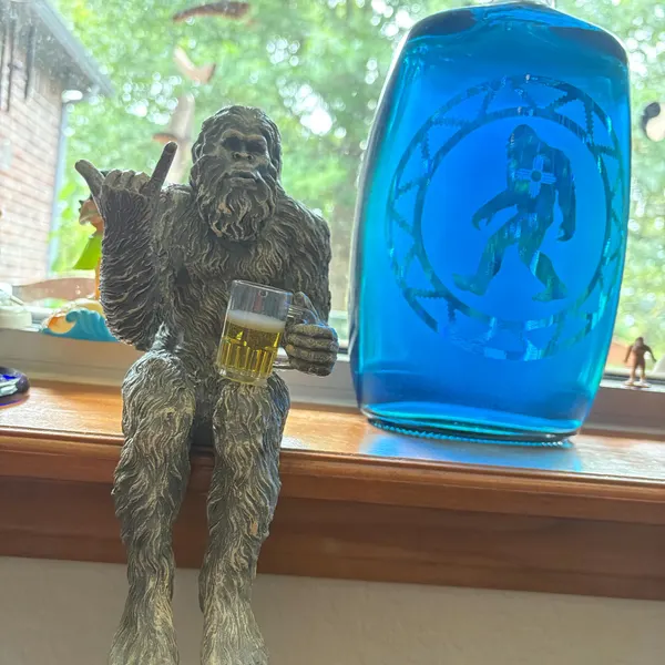 Party Bigfoot Sasquatch Yeti Statue Drinking Beer