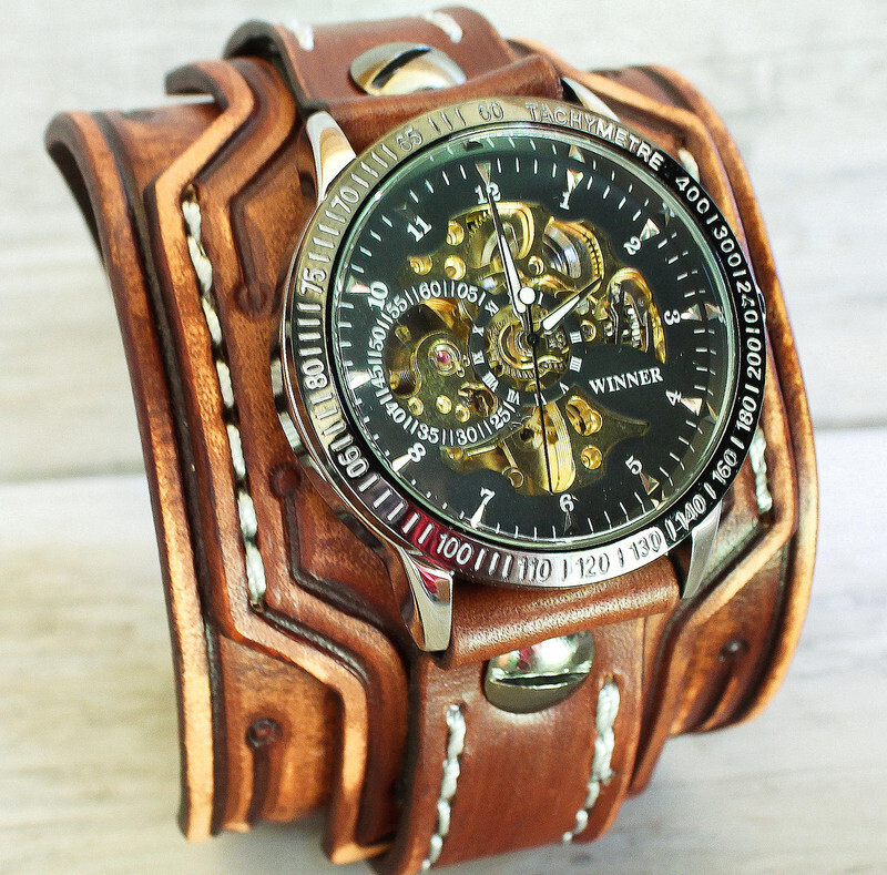 Personalizable leather cuff watch with Steampunk Watch