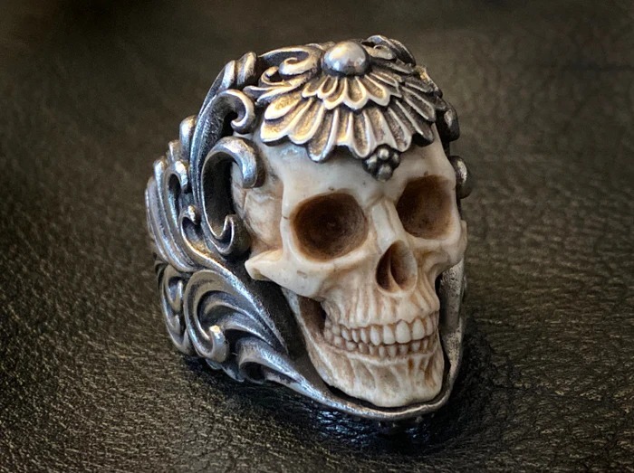 VINTAGE POLISH FLORAL ARMOR ANTLER SKULL RING