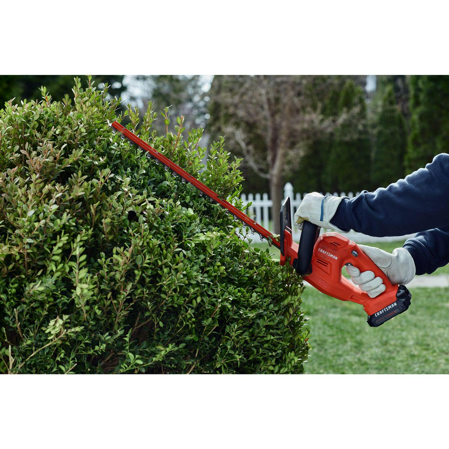 CRAFTSMAN V20 20-volt Max 20-in Battery Hedge Trimmer 1.5 Ah (Battery and Charger Included)