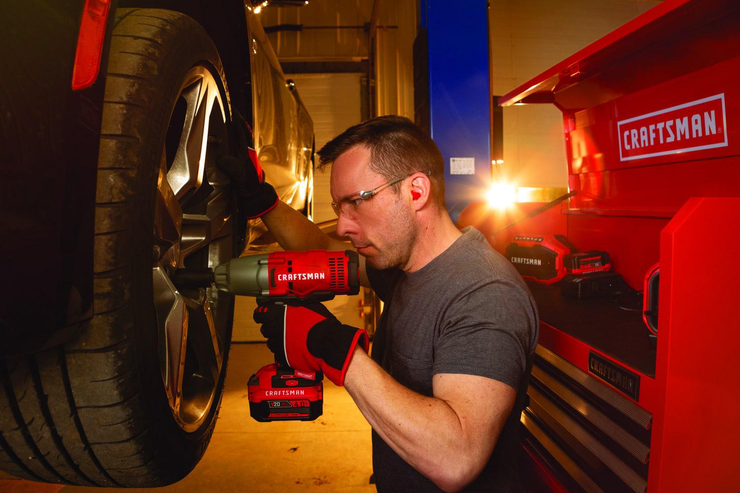 CRAFTSMAN V20 20-volt Max Variable Speed 1/2-in Drive Cordless Impact Wrench (Battery Included)