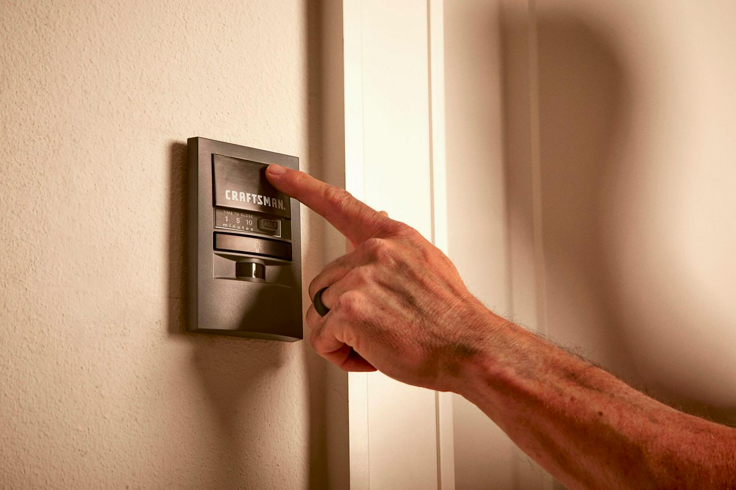 CRAFTSMAN 1-1/4 Hps myQ Smart Belt Drive Garage Door Opener Wi-fi Compatibility Battery Back-up