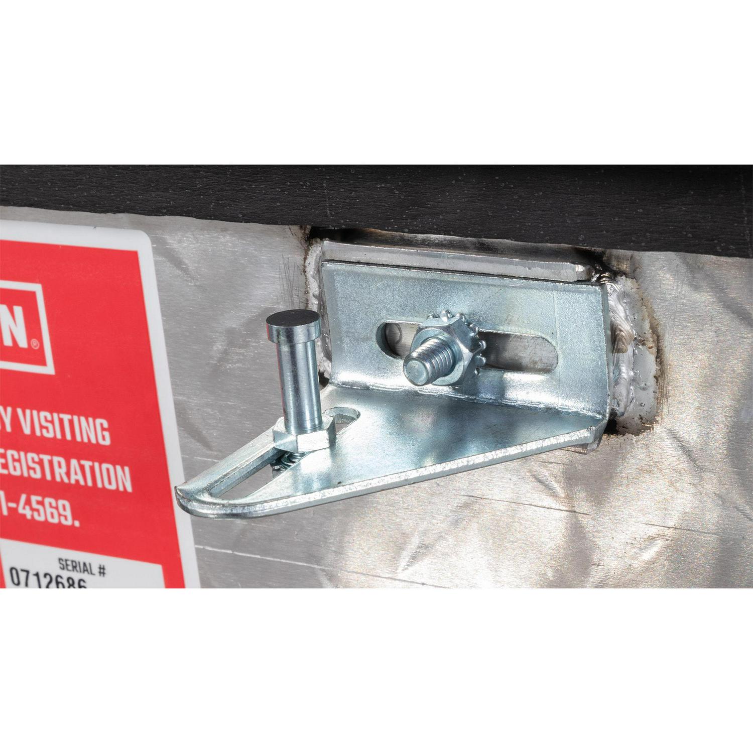 CRAFTSMAN 18.34-in x 19.02-in x 33.64-in Silver Aluminum Chest Truck Tool Box