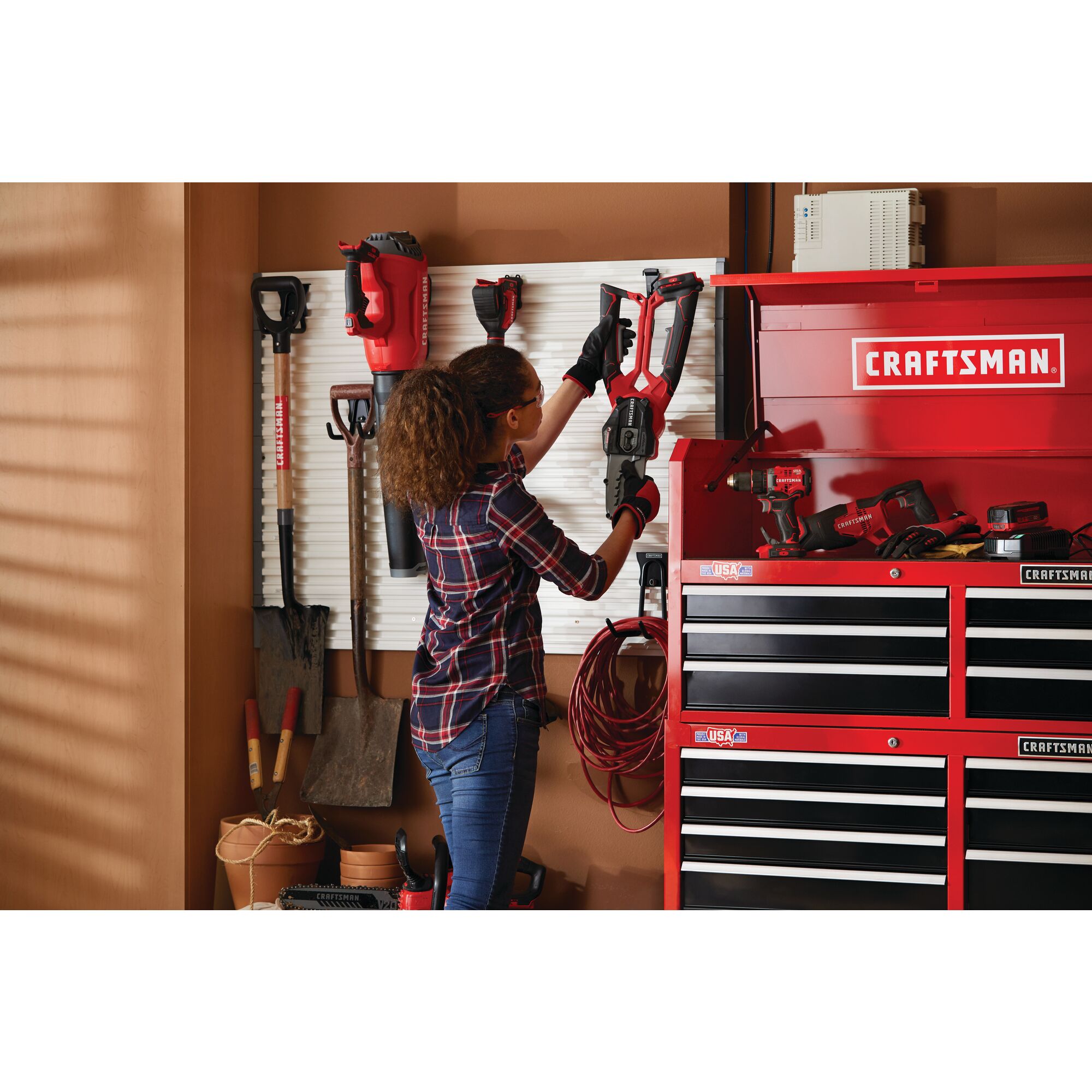 CRAFTSMAN V20 20-volt Max 6-in Battery 2 Ah Chainsaw (Battery and Charger Included)