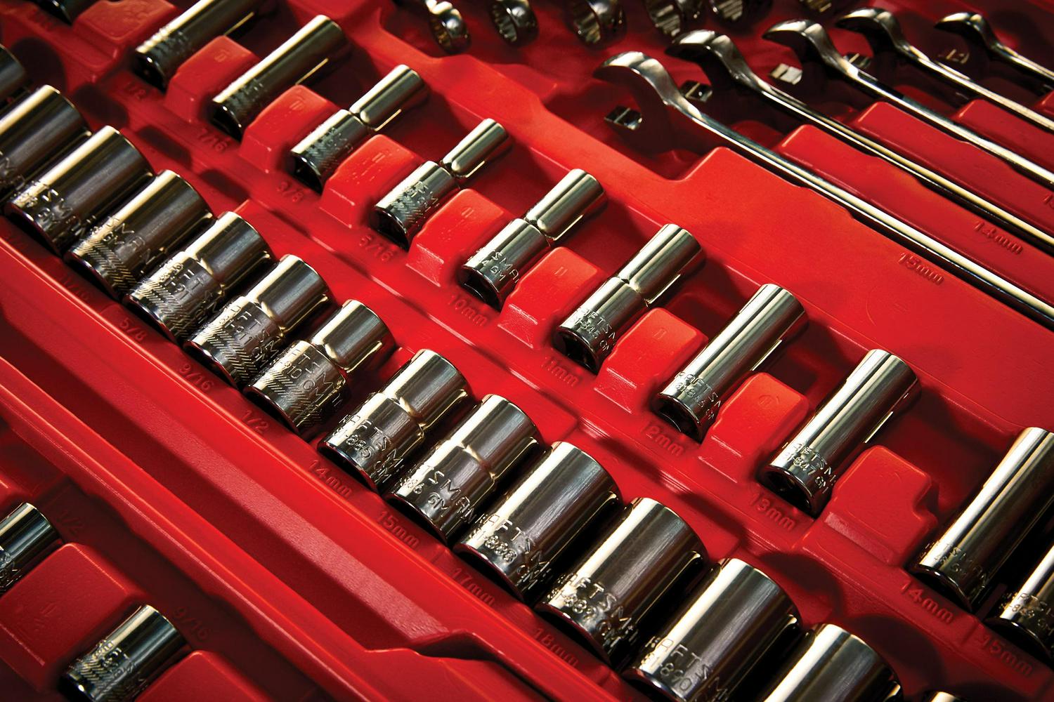 CRAFTSMAN 121-Piece Standard (SAE) and Metric Combination Gunmetal Chrome Mechanics Tool Set with Hard Case