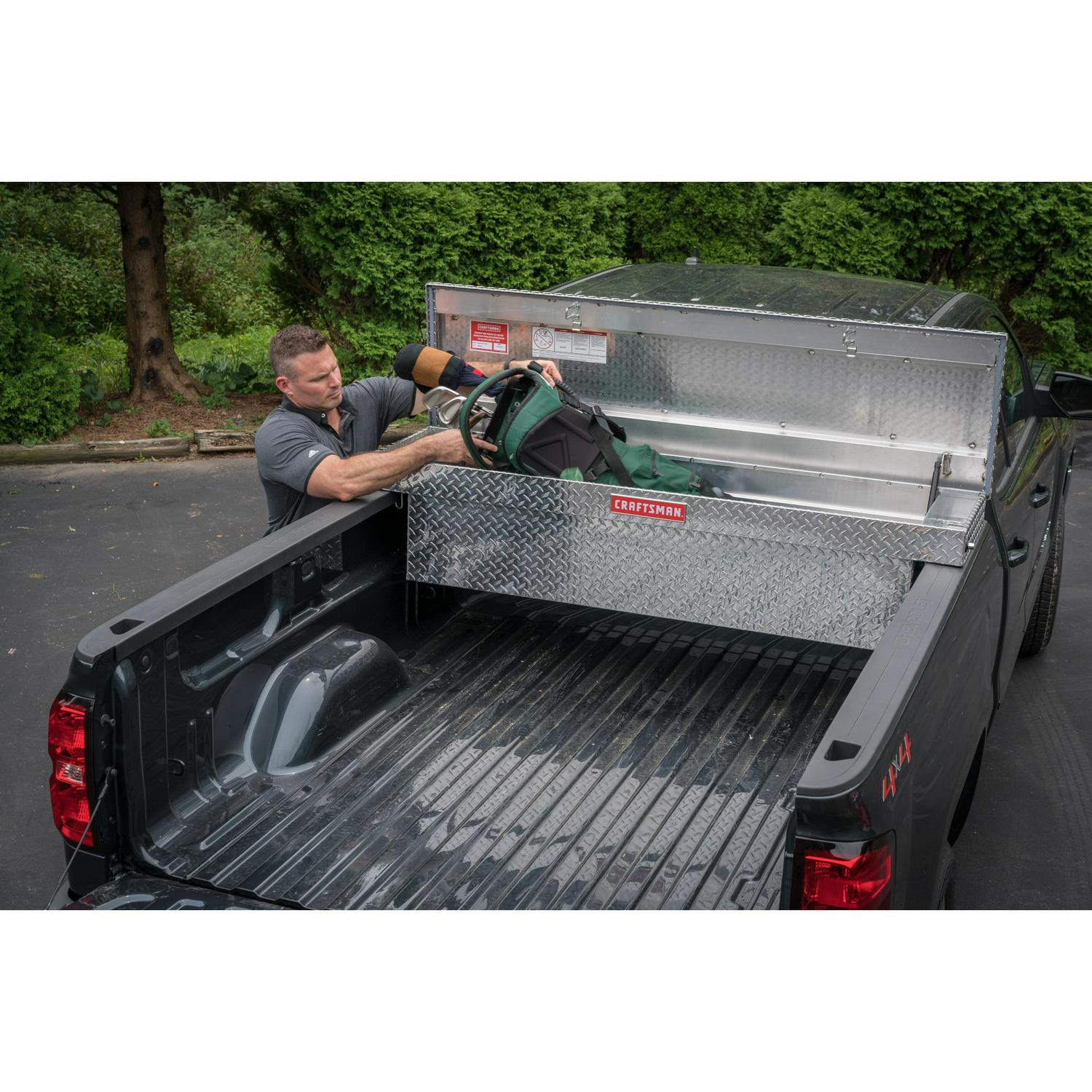 CRAFTSMAN 71.3-in x 19.5-in x 17.2-in Silver Aluminum Crossover Truck Tool Box