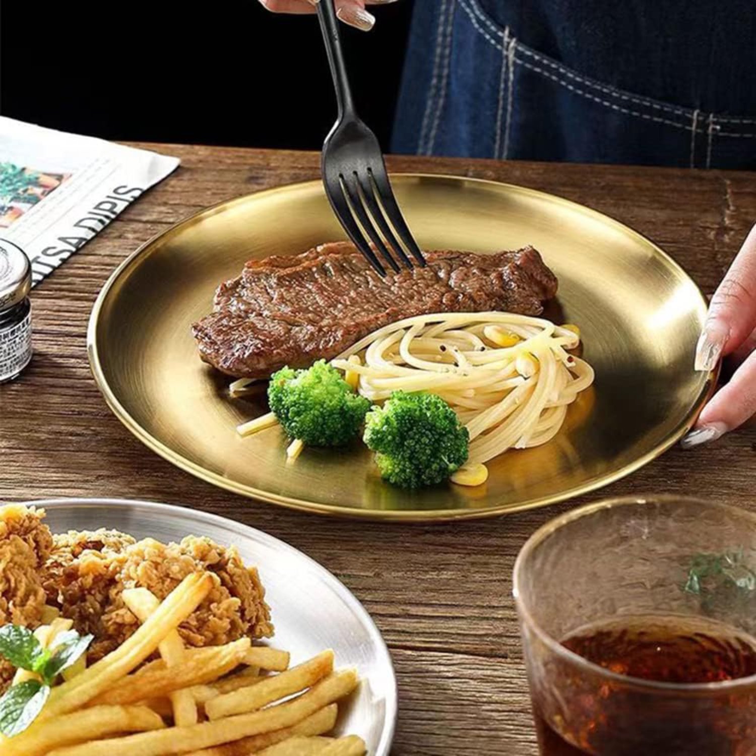 XGZHPJZ urable and elegant 4 piece set of golden brushed stainless steel plates - ideal for serving BBQ  snacks  and steak. Perfect addition to your kitchenware collection  serving tray