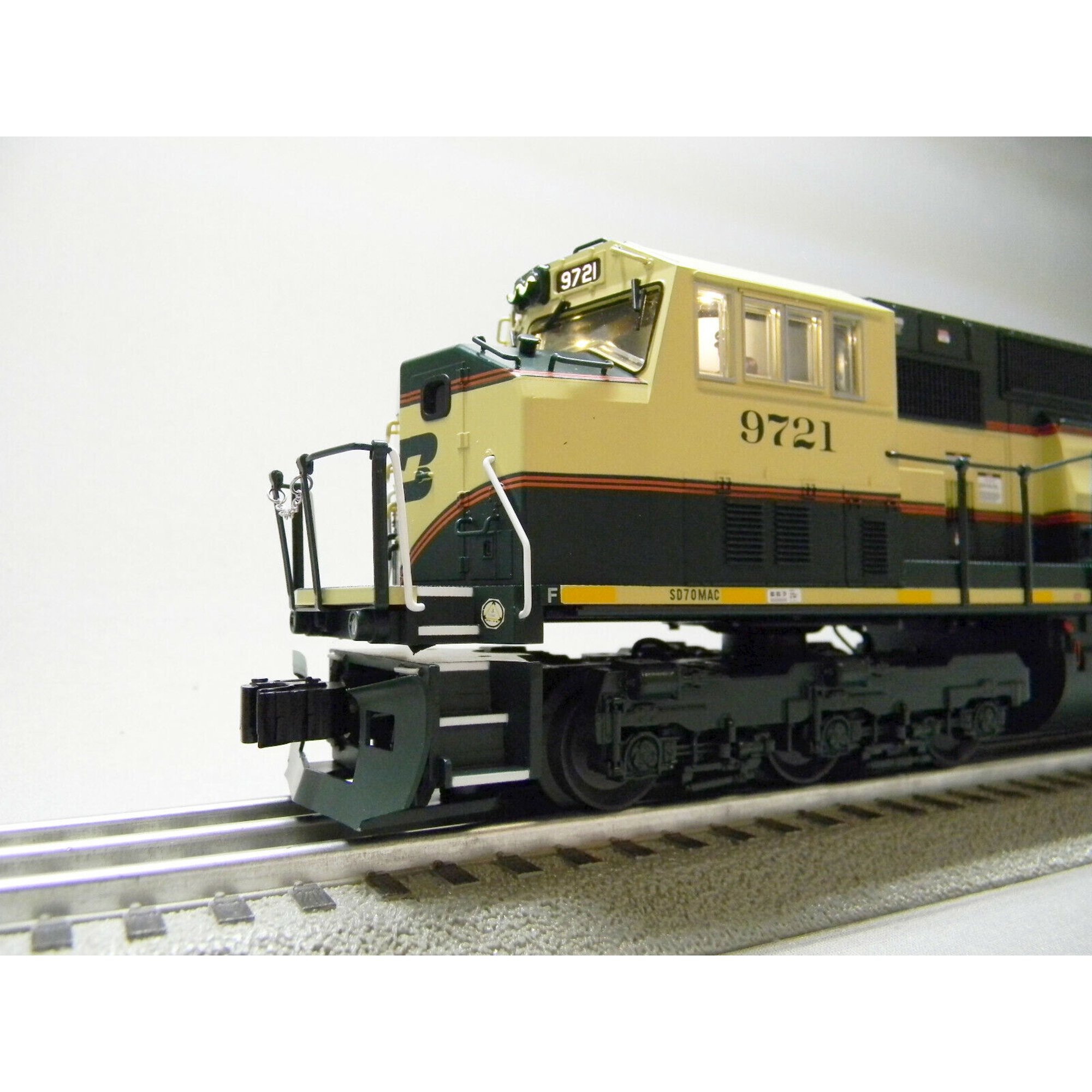 BNSF Legacy SD70MAC Diesel Locomotive Engine #9721 O Gauge