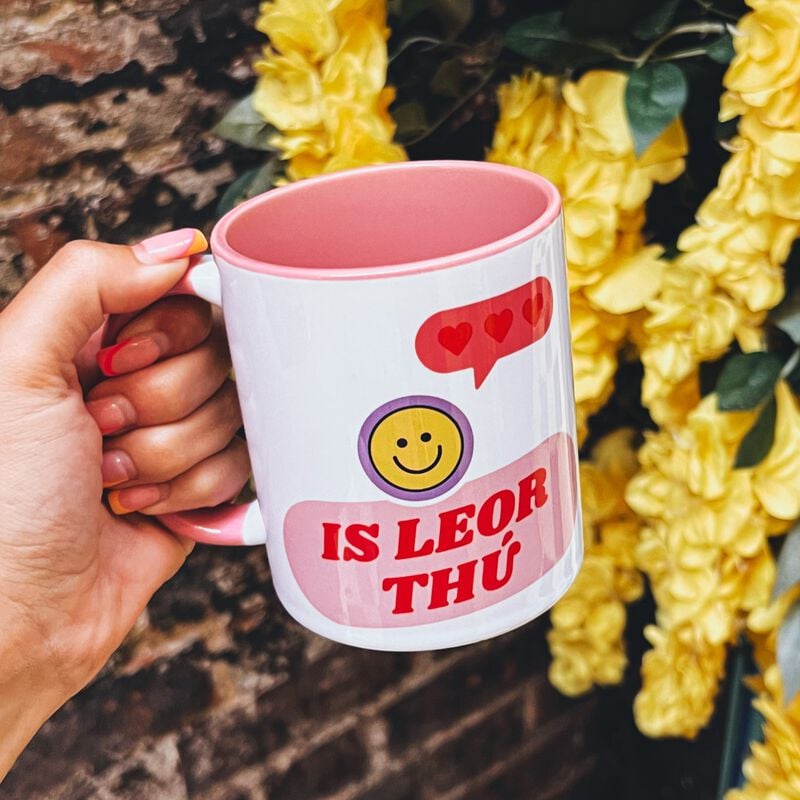 Is leor th&uacute; Mug