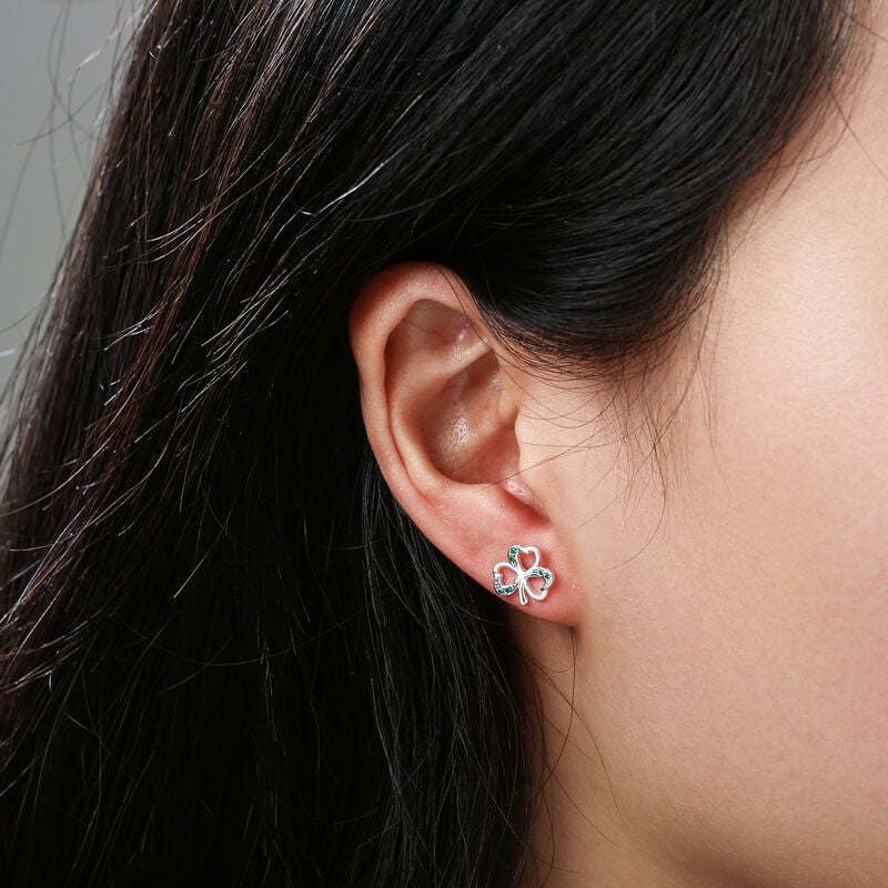 Gr&aacute; Collection Shamrock With Green Stone Earrings Sterling Silver