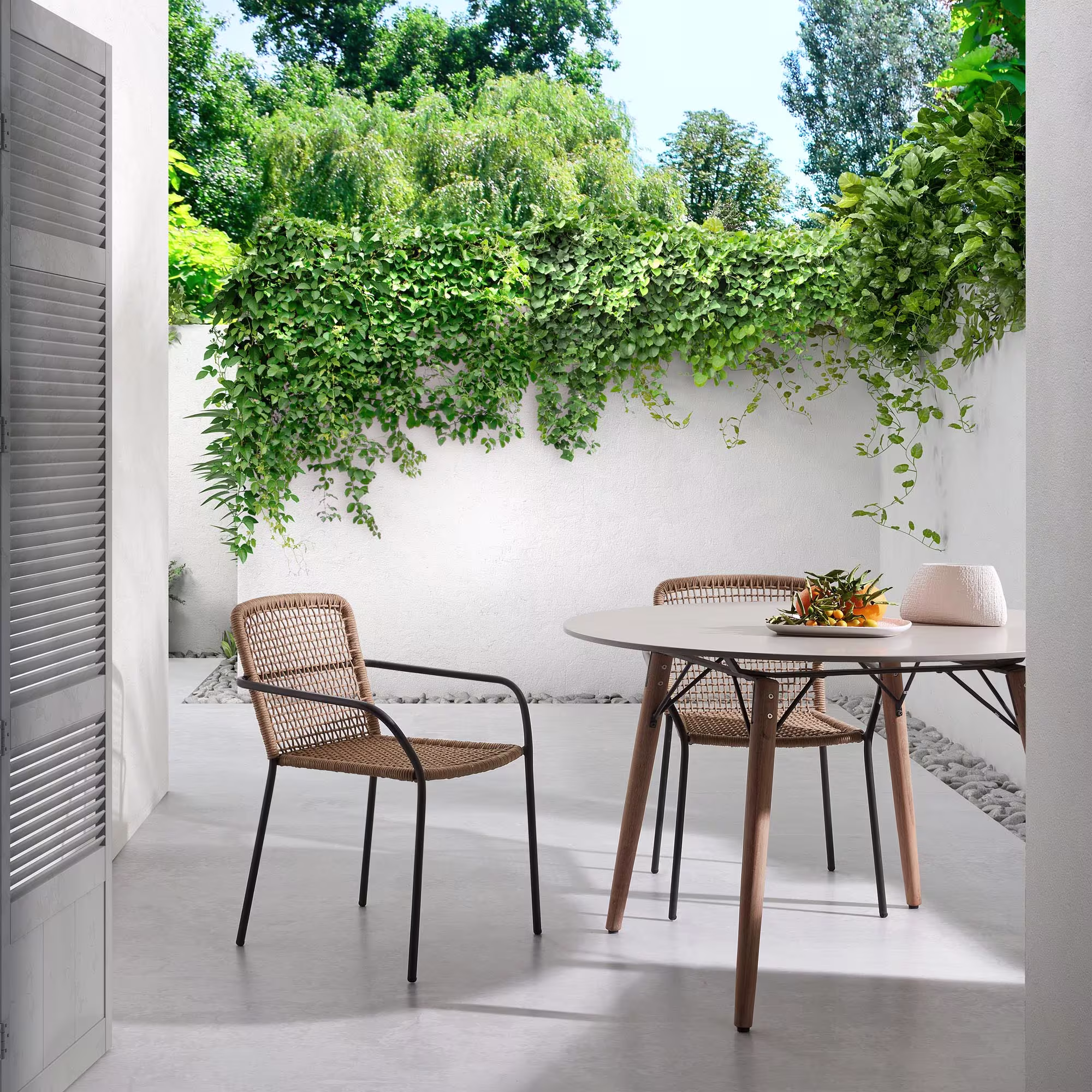 Silla apilable Ellen de cuerda beige y acero galvanizado