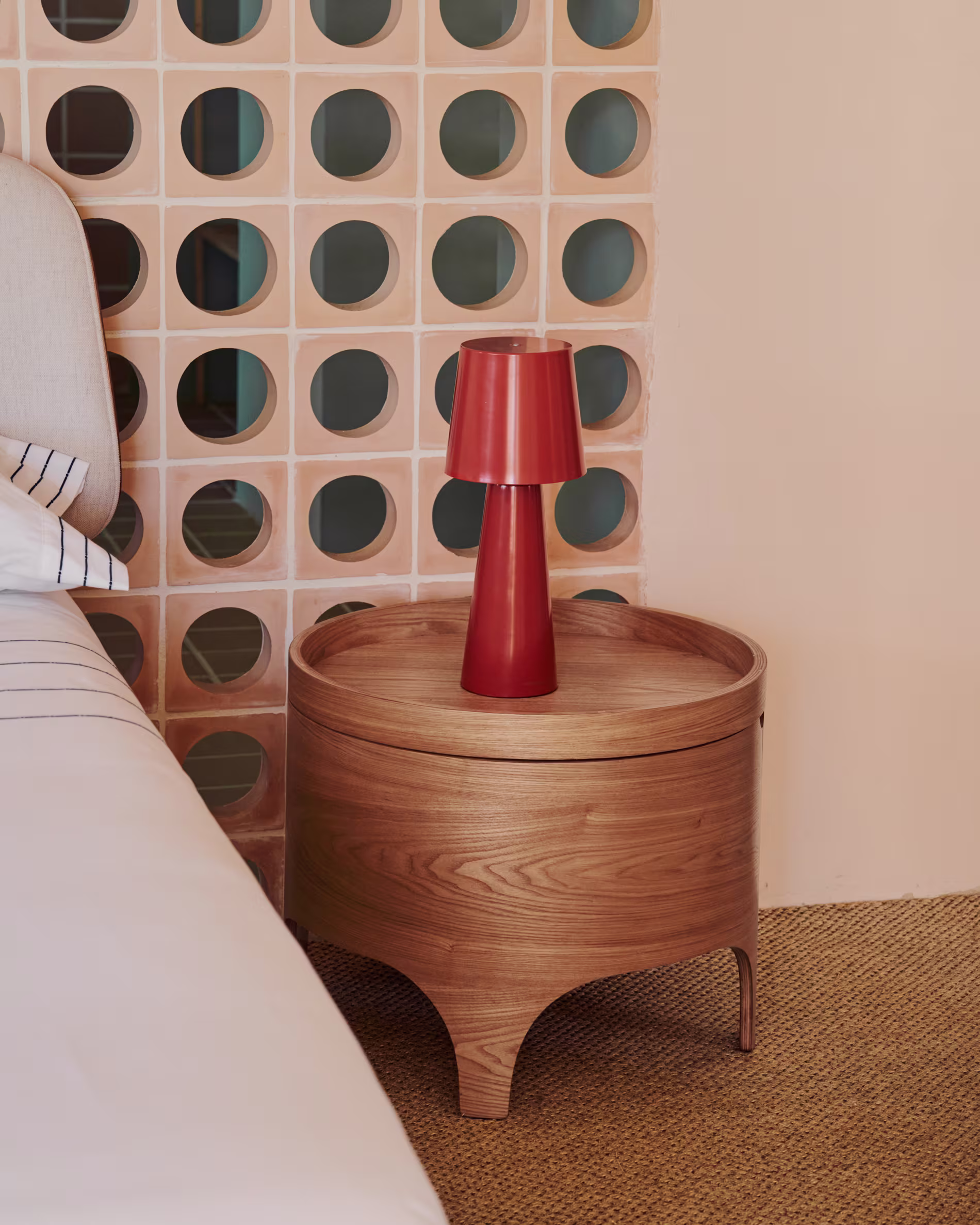 Mesita de noche Octavia de madera contrachapada de fresno Ø 55 cm