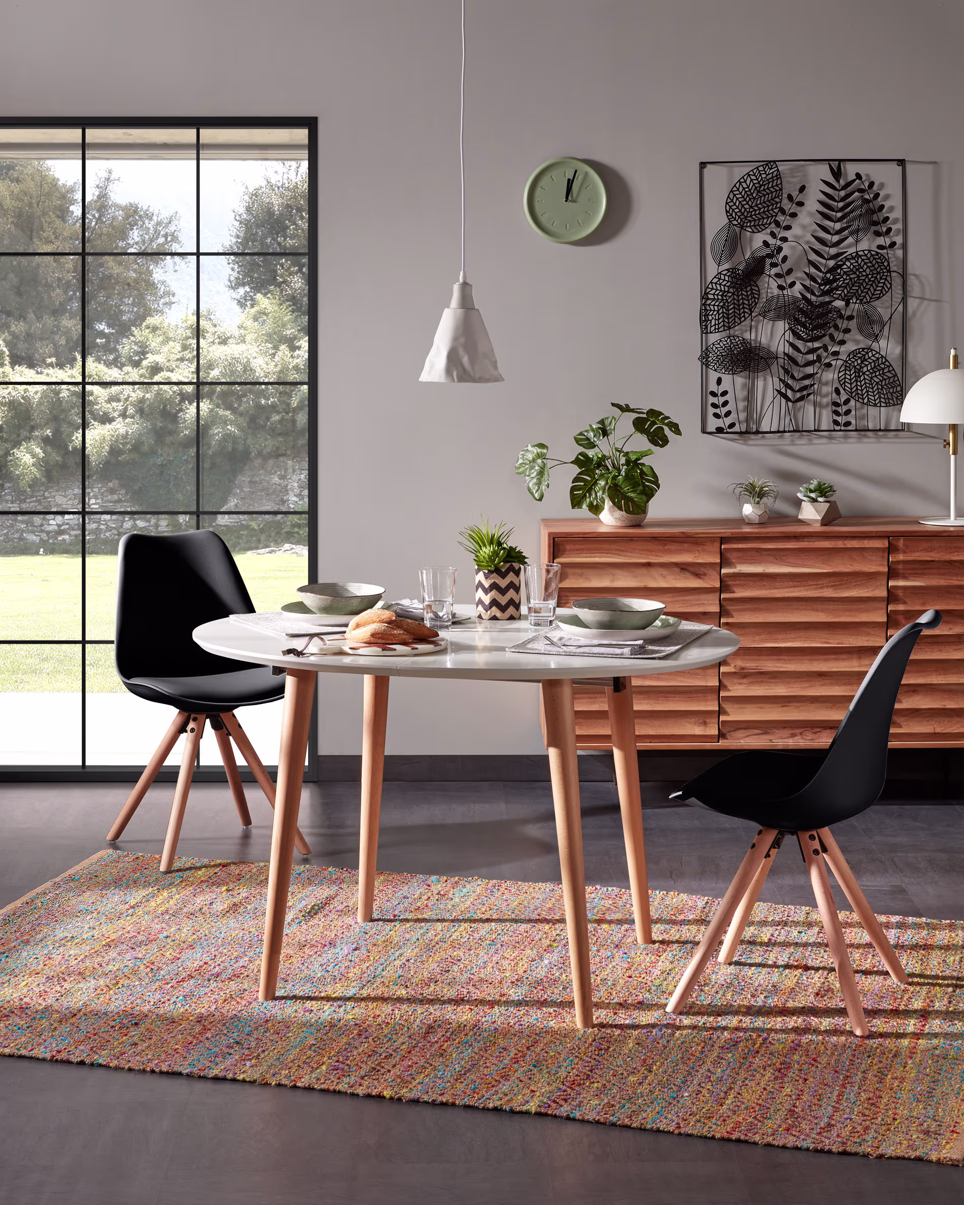 Silla Ralf negro y patas de madera maciza de haya