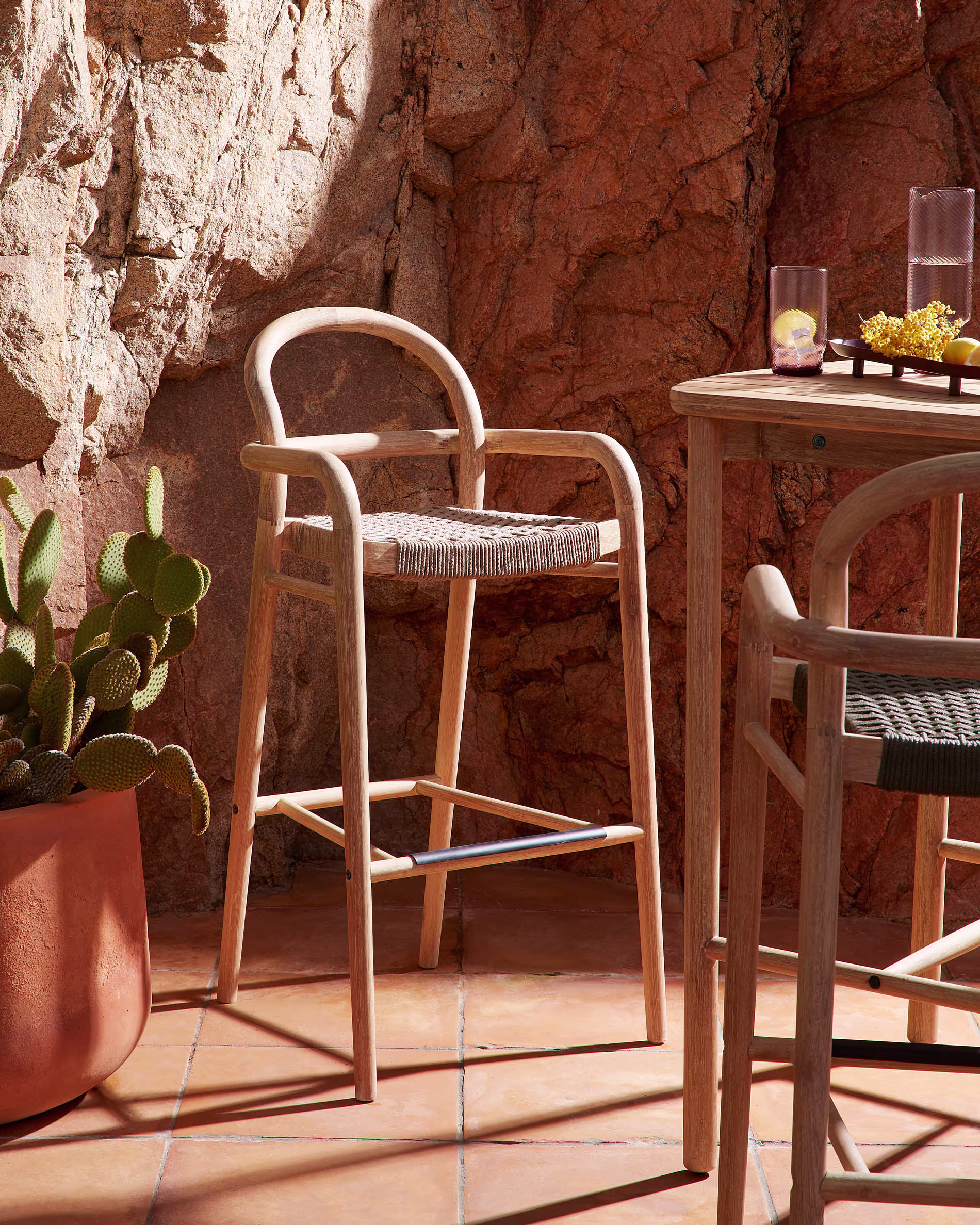 Taburete Sheryl de madera maciza de eucalipto y cuerda beige altura 79 cm FSC 100%