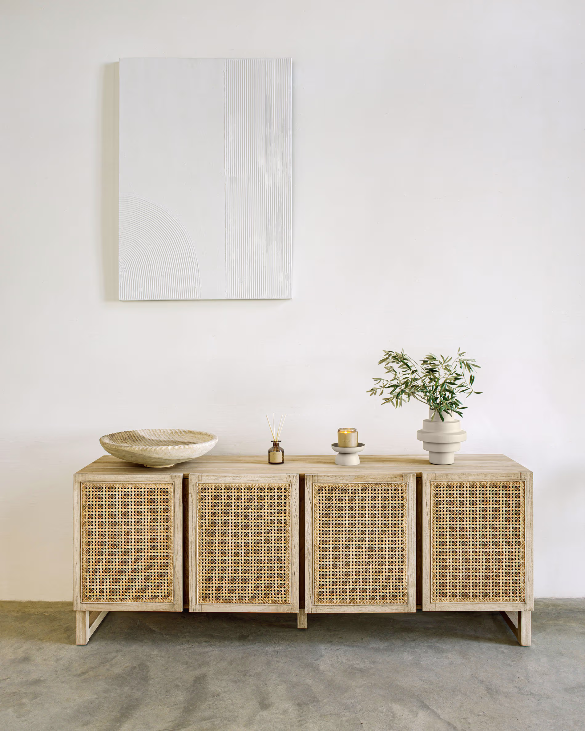 Aparador Rexit 4 puertas de madera maciza y chapa mindi con ratán 180 x 78 cm