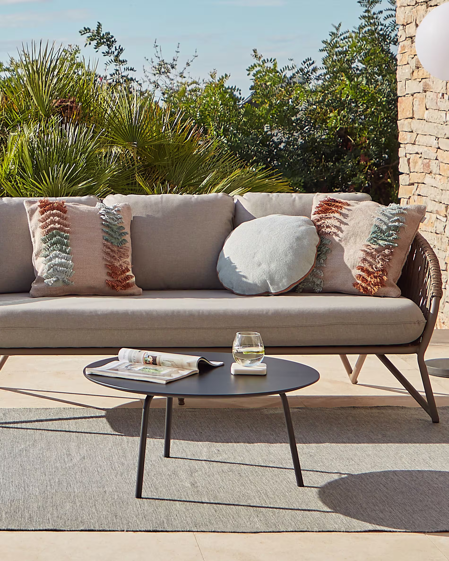 Mesa de centro Mathis fibra de cemento con patas de acero acabado negro Ø 70 cm