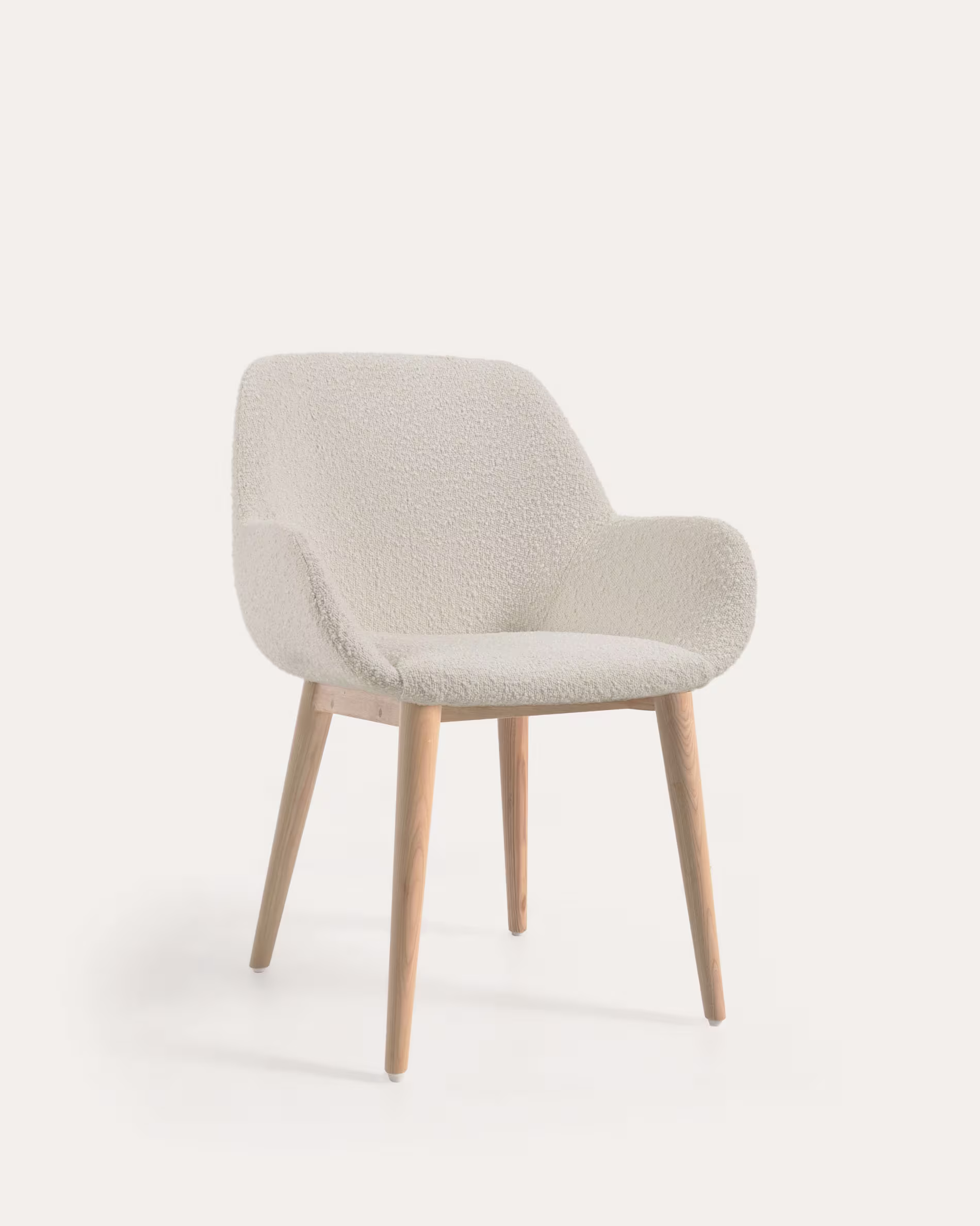 Silla Konna de borreguito blanco y patas de madera maciza de fresno acabado natural