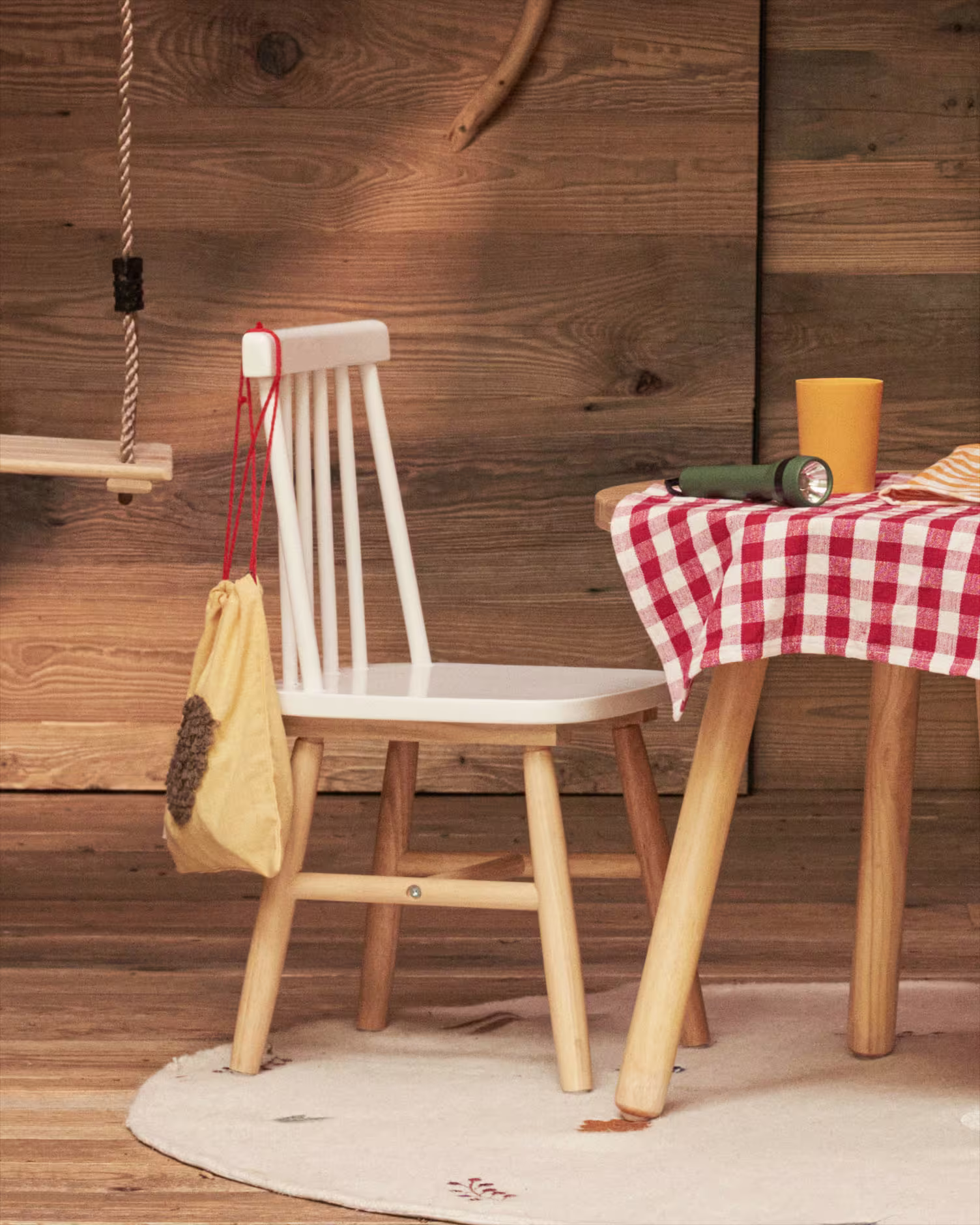 Silla infantil Tressia madera maciza caucho con acabado blanco y natural