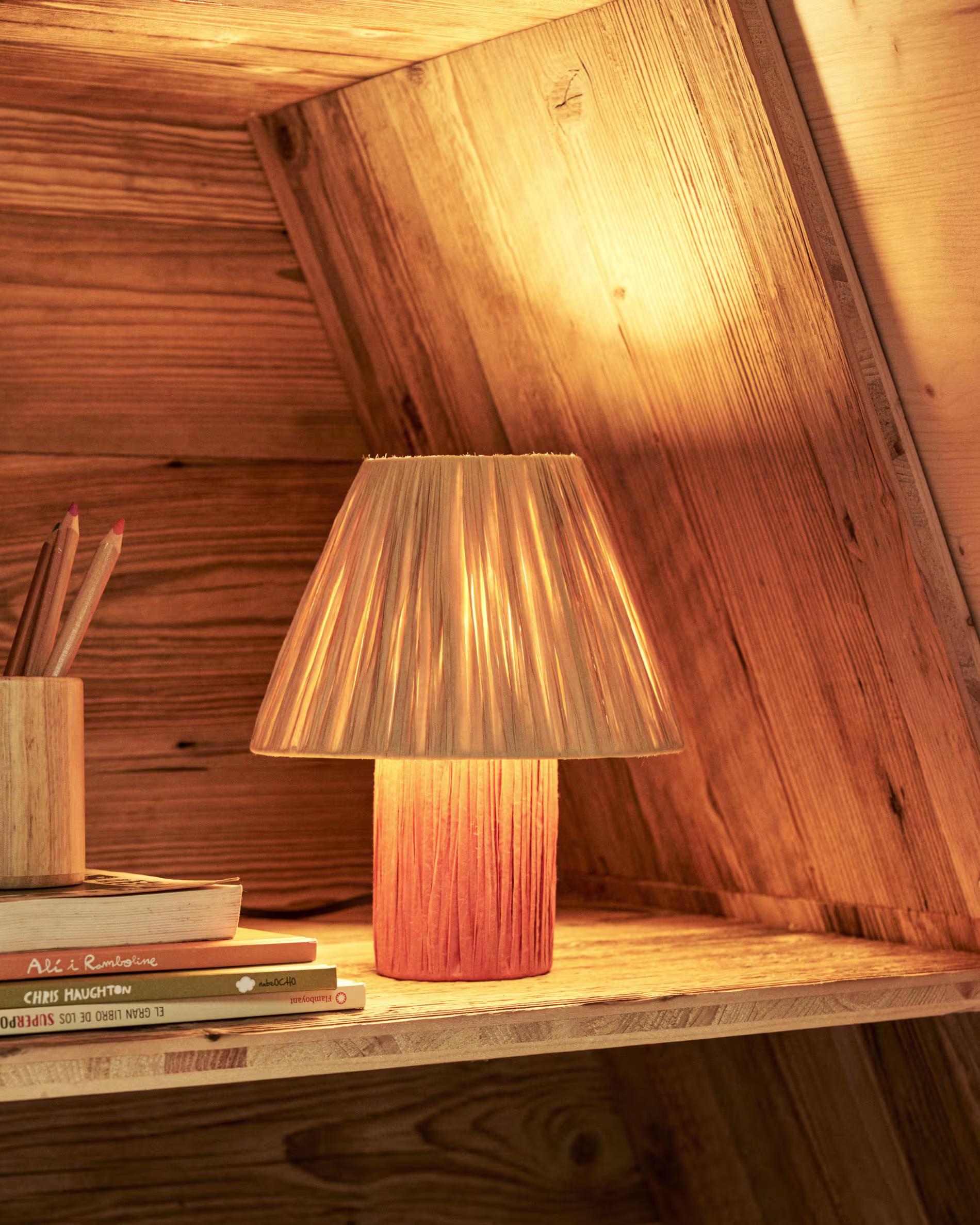 Lámpara de mesa Pulmi de rafia natural y terracota