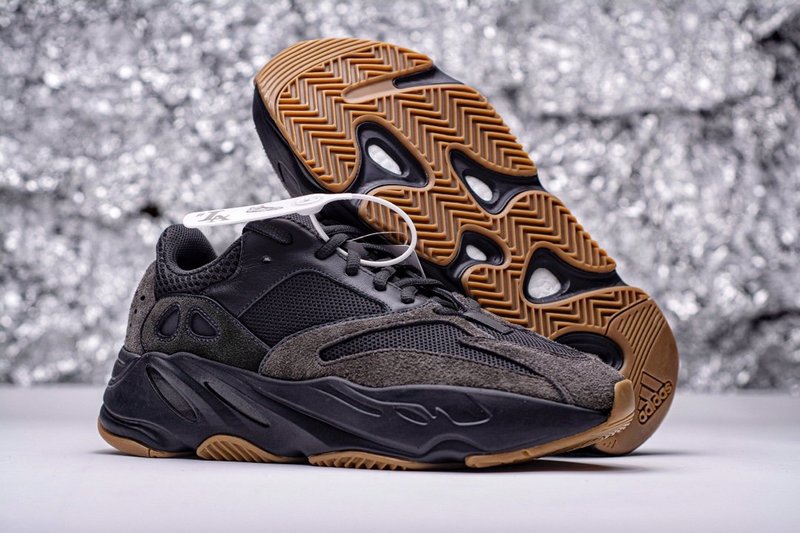YEEZY 700 ‘UTILITY BLACK’