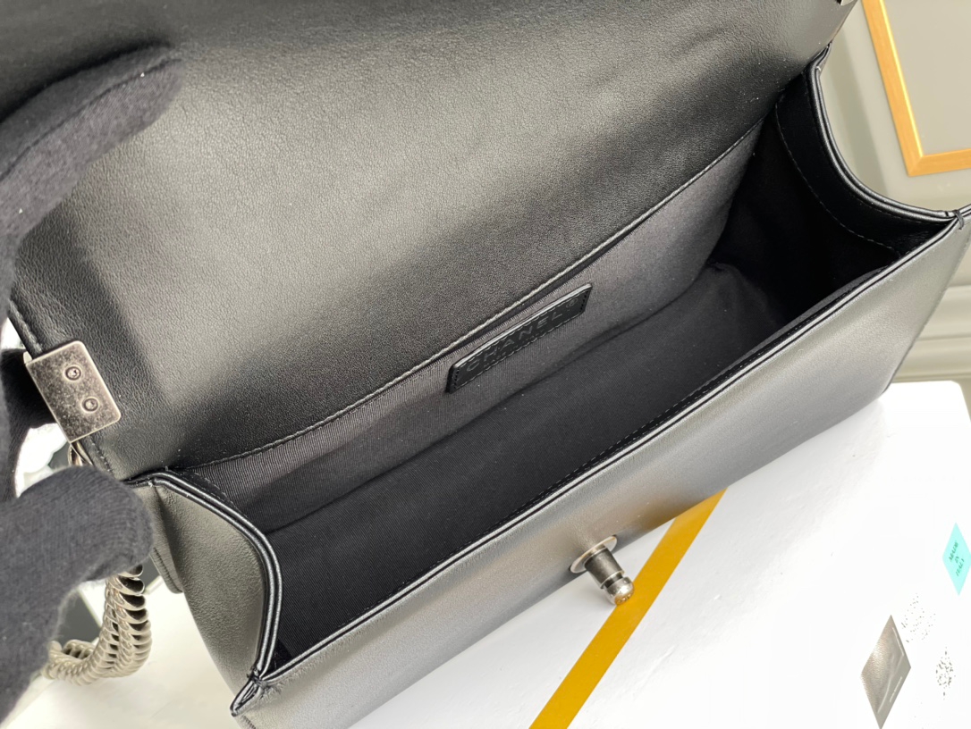 Chanel BOY CHANEL HANDBAG ( 4A )