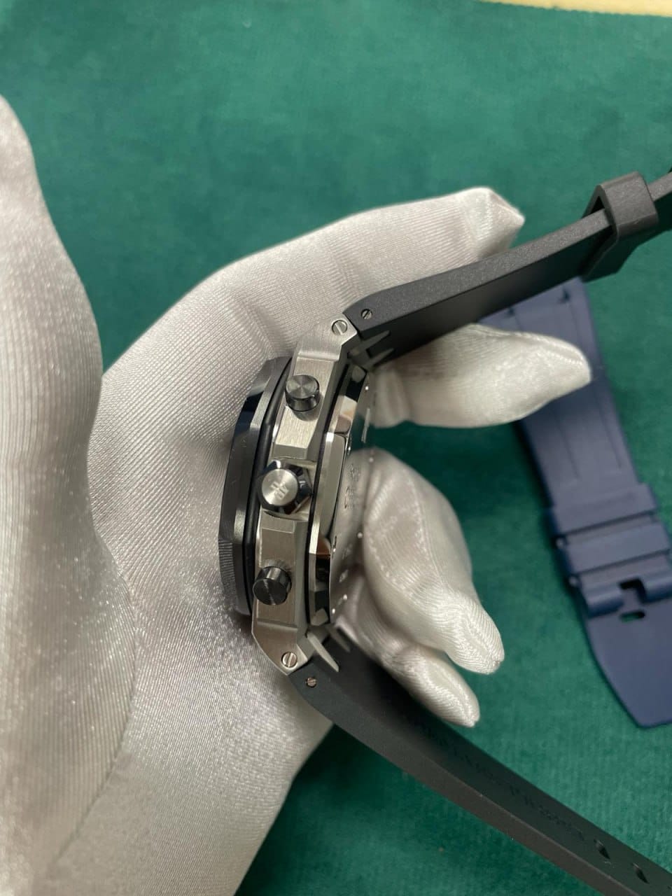 Royal Oak Offshore “Rubberclad” 42 mm, White Ref. 25940SK.OO.D002CA.02