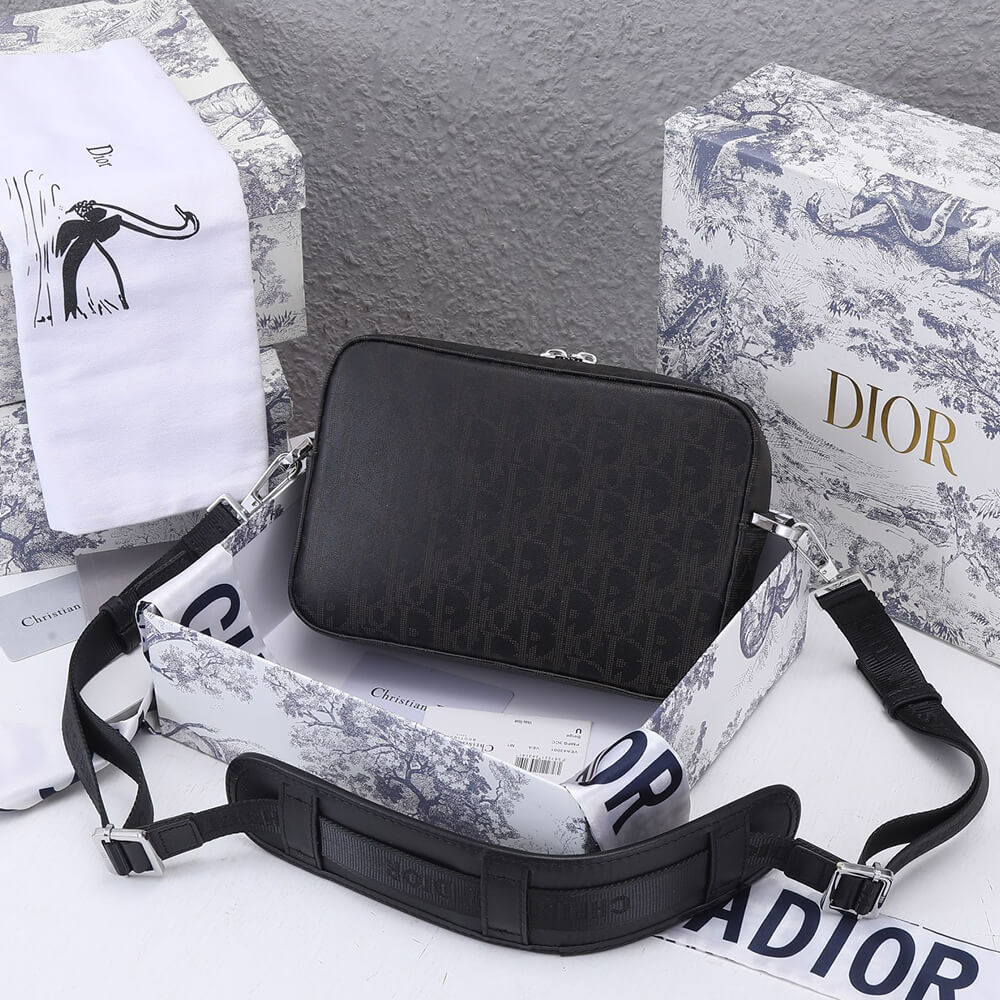 Dior DIOR SAFARI MESSENGER BAG