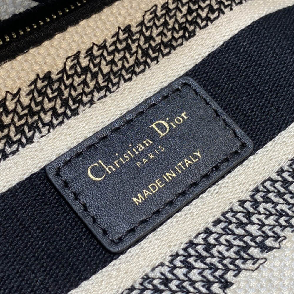 Dior MEDIUM LADY D-LITE BAG