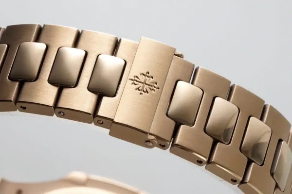 Nautilus Moon phases 40 mm,Gold,Dark Dial,5712/1A