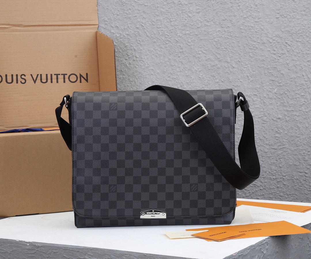 Louis Vuitton N40350 District PM Mens Messenger Bag Damier Graphite Canvas