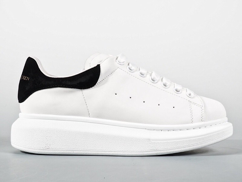 ALEXANDER MCQUEEN SUEDE-TRIMMED LEATHER EXAGGERATED-SOLE SNEAKERS-BLACK