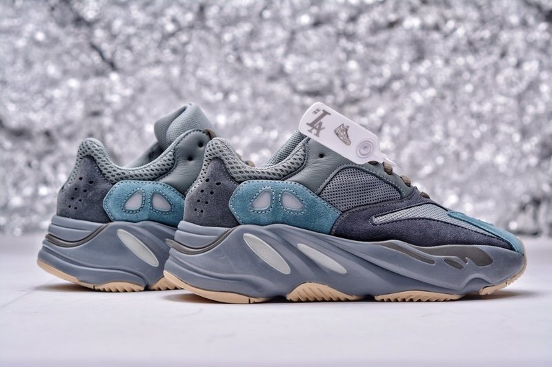 YEEZY 700 RUNNER “TEAL BLUE”