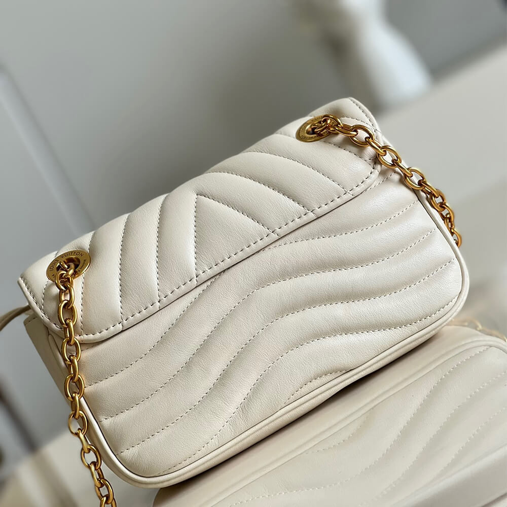 Louis Vuitton NEW WAVE CHAIN BAG PM
