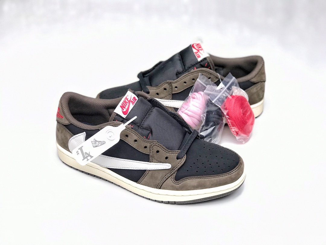 TRAVIS SCOTT X AIR JORDAN 1 LOW AJ1