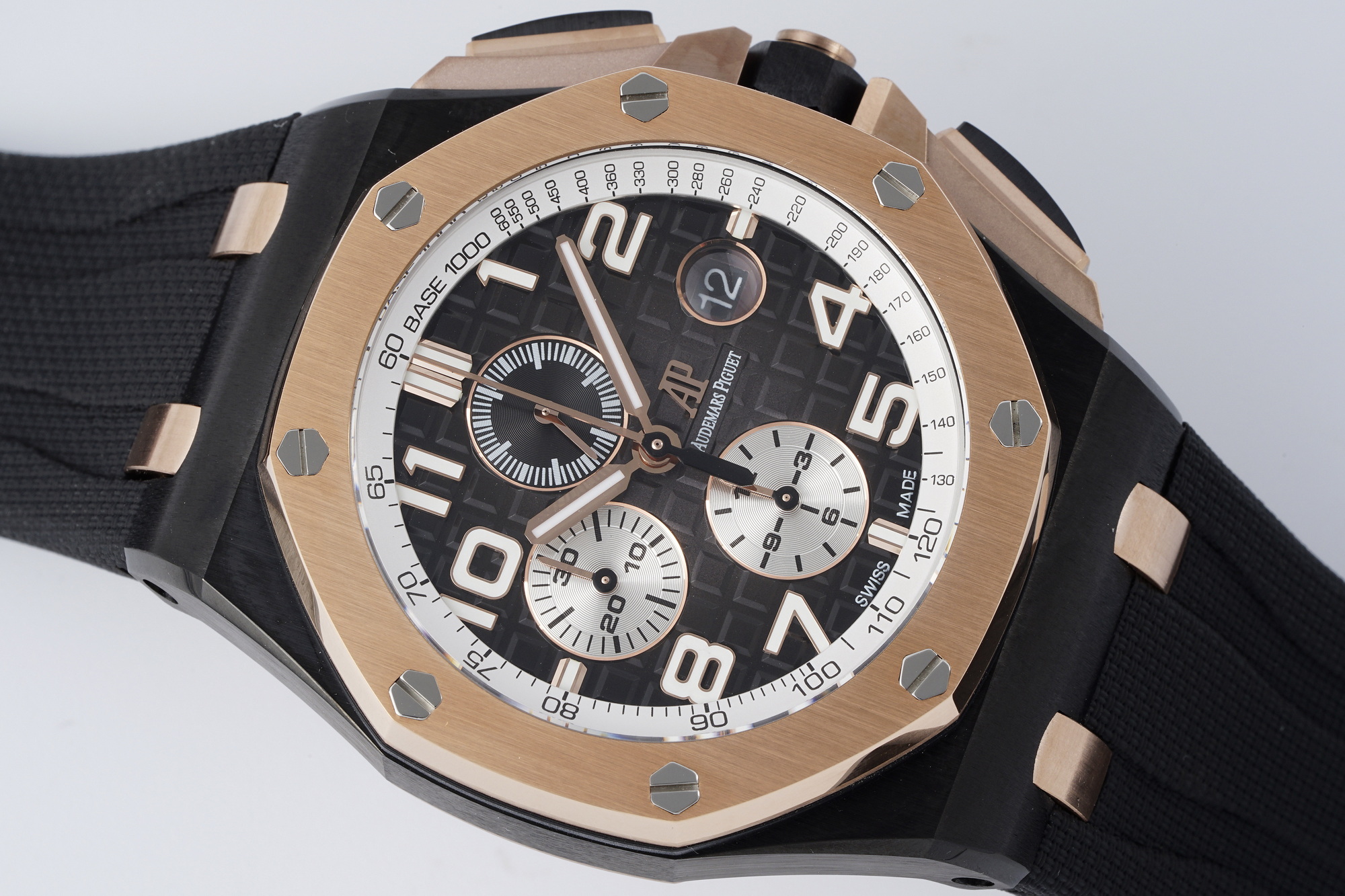 Royal Oak Offshore 44 mm, Grey Ref. 26405NR.OO.A002CA.01