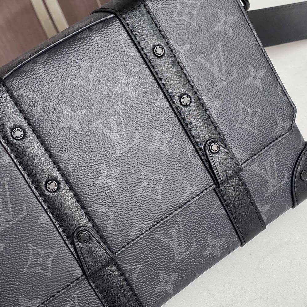 Louis Vuitton TRUNK MESSENGER