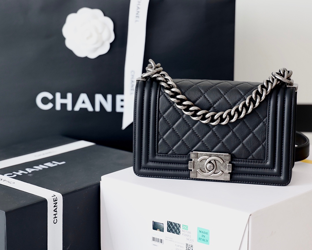 Chanel BOY CHANEL HANDBAG ( 4A )