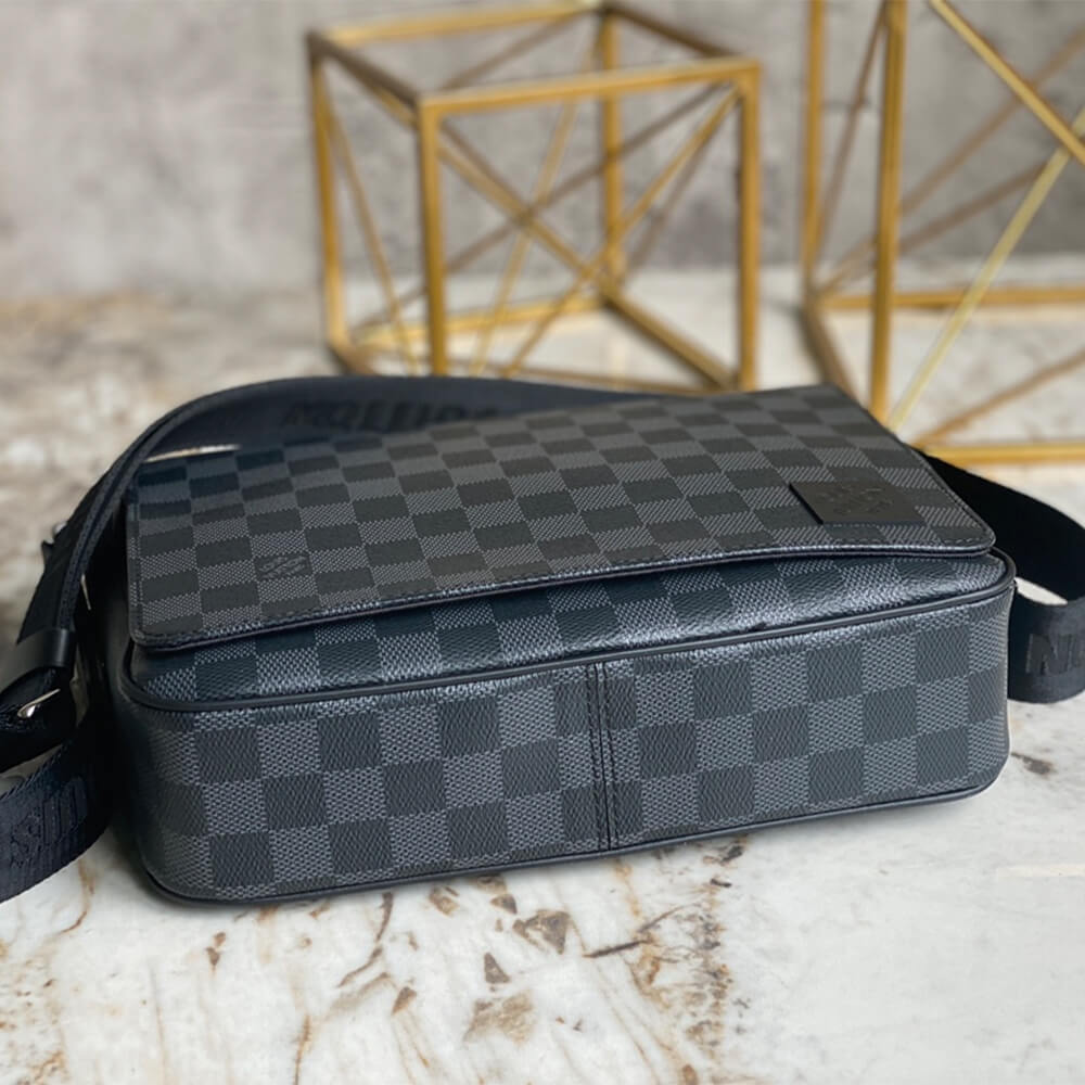 Louis Vuitton DISTRICT PM