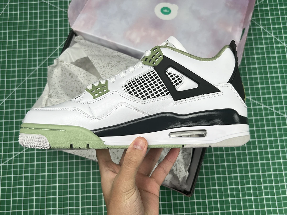 Air Jordan 4 Retro ‘Seafoam’ Reps