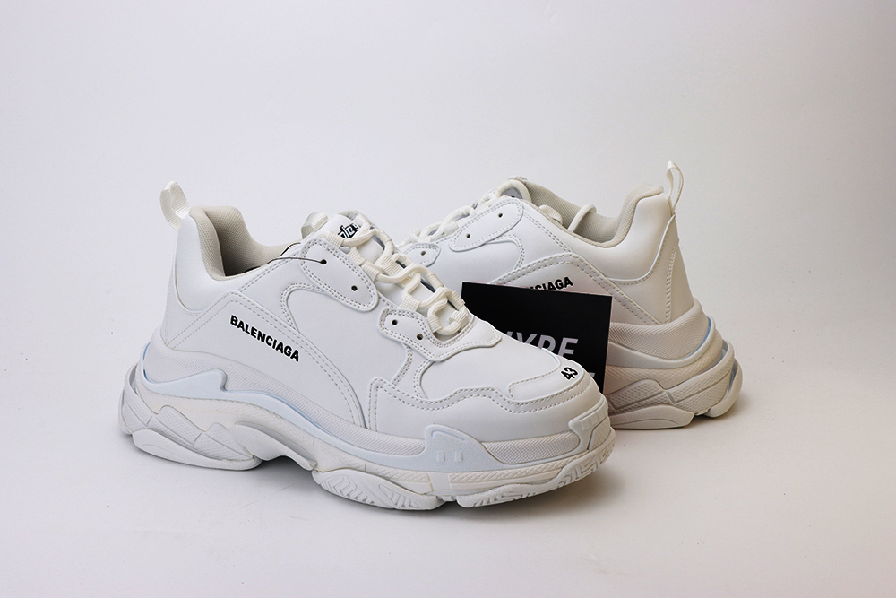 BALENCIAGA TRIPLE S SNEKAER “WHITE”