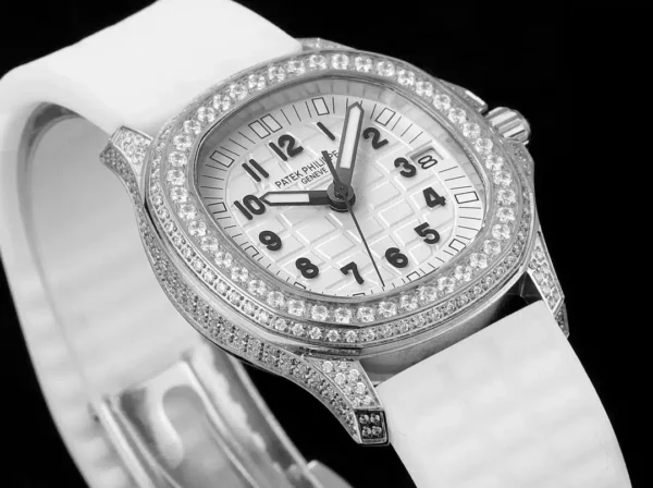 Aquanaut 5269/200R Luce Travel Time 38.8 mm,White Gold